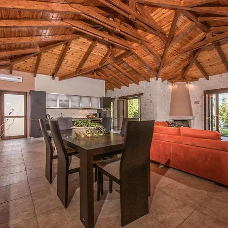 Villa Astarte - Kyveli Vanato